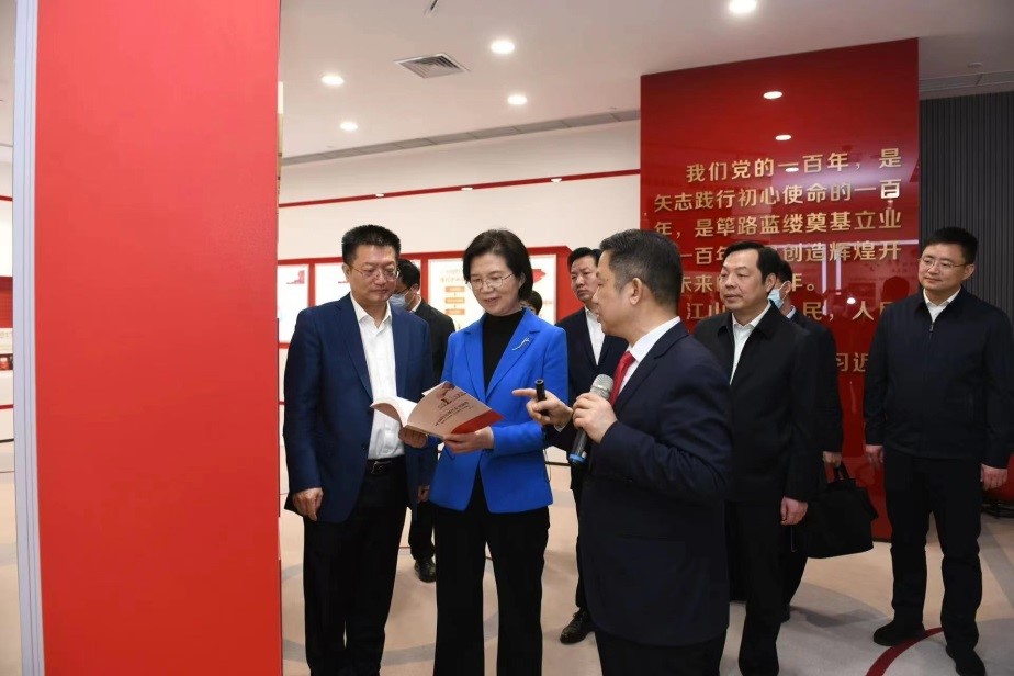 江蘇省委常委、組織部部長沈瑩調(diào)研紅豆2